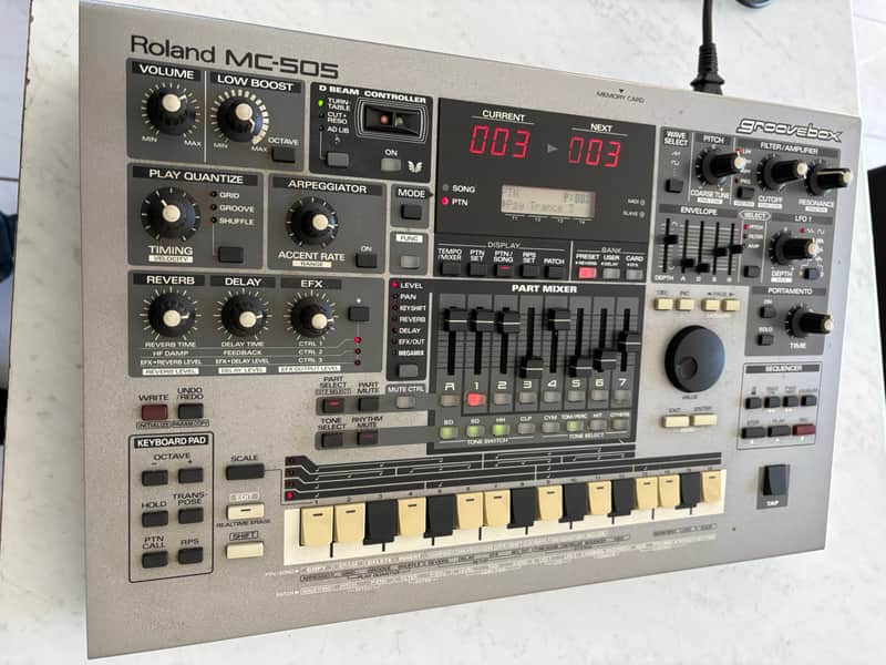 Roland MC-505 Groovebox | Reverb Roland MC-505 Groovebox | Reverb