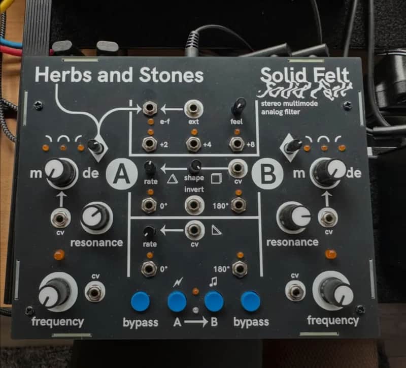 Herbs and Stones Solid Felt Desktop Stereo Multimode Analog Filter 2020 - Present - Black image 1