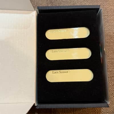 Lace Sensor Gold Strat Set 2010s - cream image 1