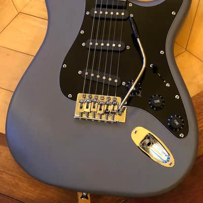 Donner Standard Series Stratocaster style Gray Electric Guitar Single Coil Pickups Soft Case, Strap image 13