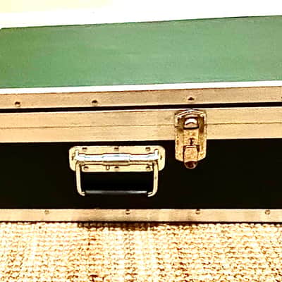 Roadie flight case Custom 2021 - Silver and green image 3