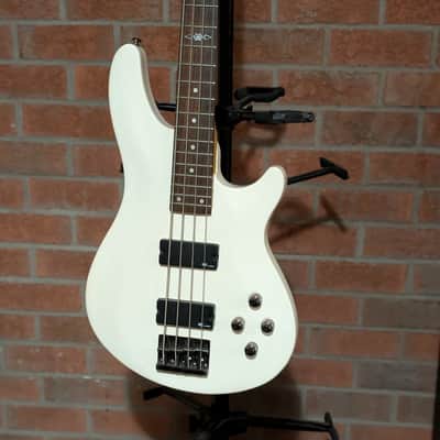 Schecter C-4 Deluxe 2023 - Present - White image 3