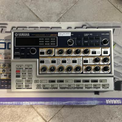 Yamaha AN200 Desktop Synthesizer / Groovebox – Near Mint
