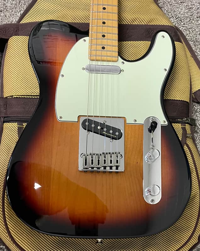 Fender Player Plus Telecaster with Maple Fretboard 2021 - Present - 3-Color Sunburst