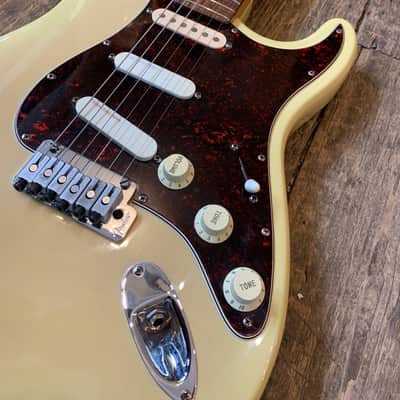 1994 Fender Stratocaster Deluxe Plus in Blonde finish & hard shell case image 15