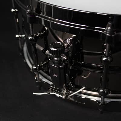 Ludwig 5.5" x 14" Universal Brass Snare Drum, Black Nickel Hardware image 3