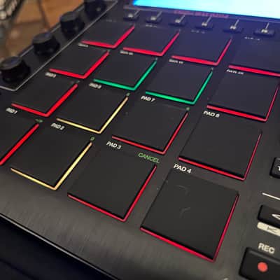 Akai MPC Studio Black Music Production Controller V1 2016 - 2020 - Black image 3