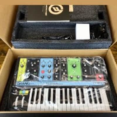 Moog Grandmother Dark 32-Key Semi-Modular Analog Synthesizer 2020 - Present - Black / Black Panel image 2