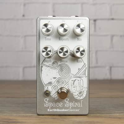 EarthQuaker Devices Space Spiral Modulated Delay Device | Reverb