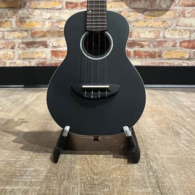 Flight Iris Concert Ukulele - Black image 4