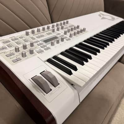 Access Virus TI2 61-Key Digital Synthesizer 2009 - 2023 - White image 2