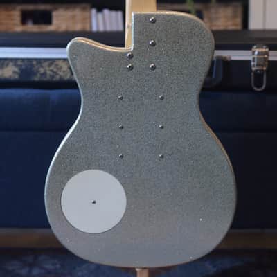 Danelectro 56 U-3 Reissue Silver Metalflake w/HSC Coffin Case image 4