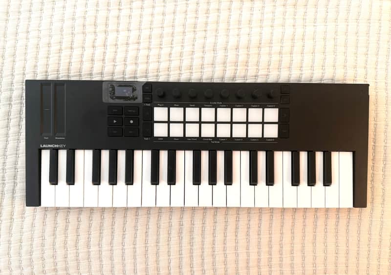 Novation Launchkey 37 MKIV MIDI Keyboard Controller 2024 - Present - Black image 1