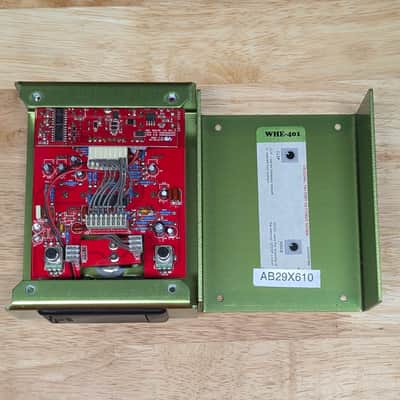 Way Huge WHE401 Swollen Pickle MkII Jumbo Fuzz 2010 - 2019 - Green image 11