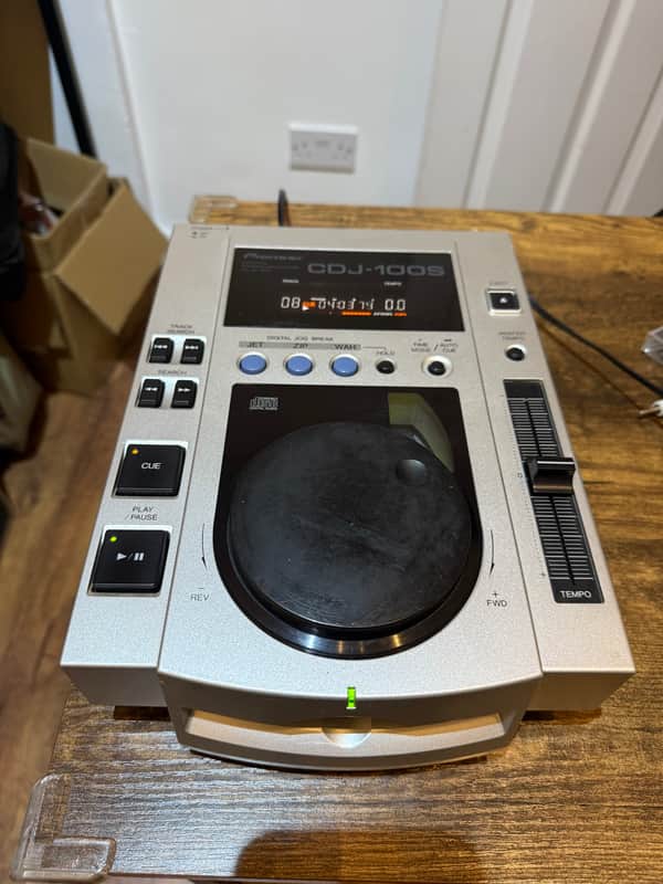 Pioneer CDJ-100S Professional Table-Top CD Player with Effects