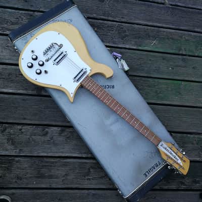 Rickenbacker 450/12 1966 Mapleglo with genuine case image 16