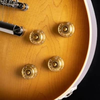 Cort Elevate Your Sound: Cort CR300ATB Electric Guitar with EMG Pickups, Aged Vintage Burst Excellence imagen 5