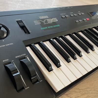 Yamaha SY35 Synthesizer