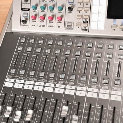 Roland M-400 48-Channel Live Digital Mixing Console CG01XHL image 10