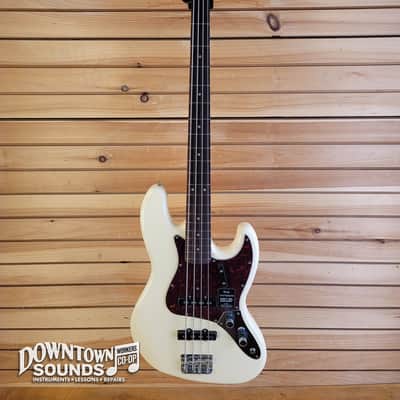 Fender Vintera III Early '60s Jazz Bass with Fender Deluxe Gig Bag - Olympic White image 2