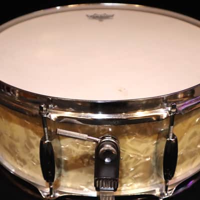 MIJ White Marine Pearl 8-Lug Snare image 6