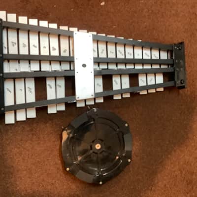 Ludwig M652RBR Bell 2.5 octave & Practice Pad Kit W Rolling Bag image 5