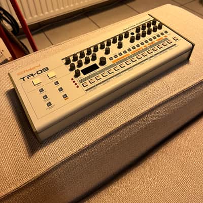 Roland TR-09 Rhythm Composer image 2
