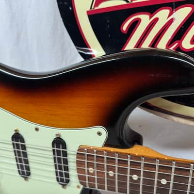 Fender USA SRV Stevie Ray Vaughan Signature Stratocaster Guitar with DiMarzio Hot Rails pickups + Case 1994 - 3-Color Sunburst / Pau Ferro fingerboard image 2