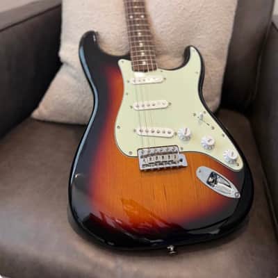 Fender Vintera II '60s Stratocaster with Rosewood Fretboard 2023 - Present 3-Color Sunburst image 2