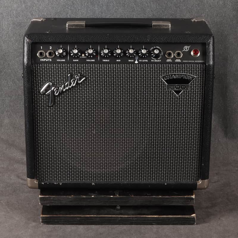 Fender Champion 300 - 2nd Hand image 1