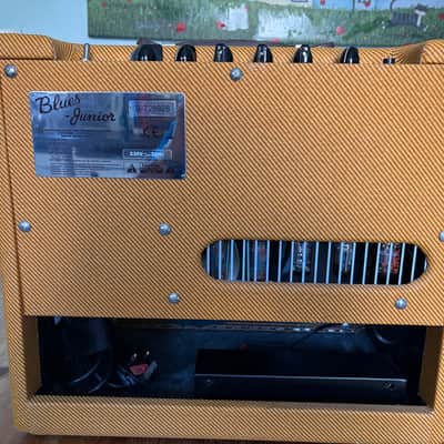 Fender Blues Junior Lacquered Tweed 15-Watt 1x12" Guitar Combo 2016 - Present - Lacquered Tweed image 2