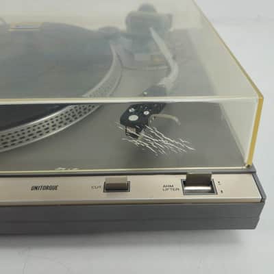 Hitachi - HT-354 - 2-Speed Direct-Drive Turntable image 12