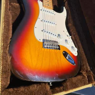Fender Classic Series '70s Stratocaster with Maple Fretboard 1999 - 2016 - 3-Color Sunburst image 2