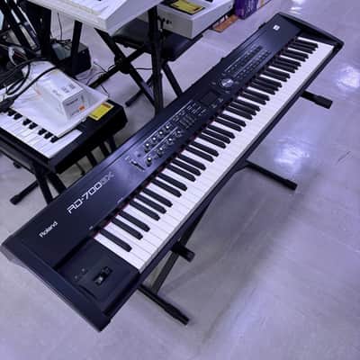 Roland RD-700GX ステージピアノ Roland RD-700GX 88-Key Digital Stage Piano | Reverb