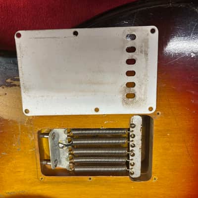 Fender Stratocaster with tremolo, left handed 1959 - 3-color sunburst image 3