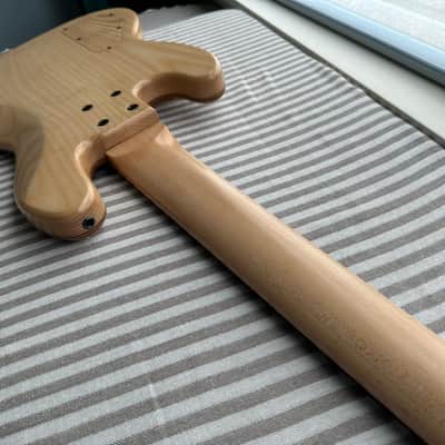 MG Bass MGBASS JB1 SPALTED MAPLE 5-string bass, Made in USA, SPALTED MAPLE top, ASH body, 3-piece MAPLE neck, EBONY fretboard, BARTOLINI pickups and preamp, Italia Leather Straps 4” wide Acorn Amber strap, GATOR hardshell case image 19