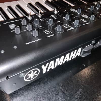 Yamaha YC61 61-Key Stage Keyboard image 9