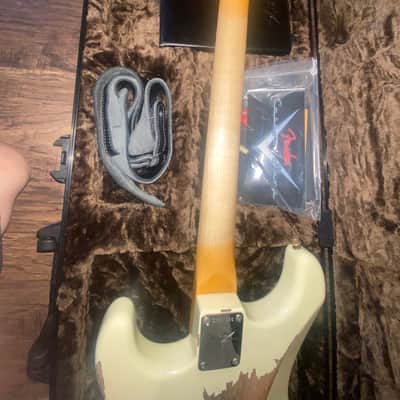 Fender Stratocaster custom shop 1967 reissue heavy relic vintage aged white image 15