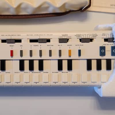Realistic Concertmate 200 (Casio VL-1 rebadge) with power adapter, box and case White image 3