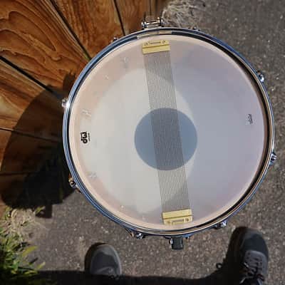 DW Design series Snare 5x13'' Pure Maple Shell 8-lug Flat Black Satin Lqr. 13'' Snare Drum image 6