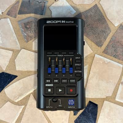 Zoom R4 Multitrack SD Recorder / USB Audio Interface image 1
