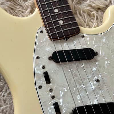 Fender Mustang Guitar with Rosewood Fretboard 1973 - 1974 - Olympic White image 4