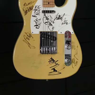 Fender MIJ Telecaster 1989 - Autographed by blues artists commissioned by Fender Frontline mag image 5