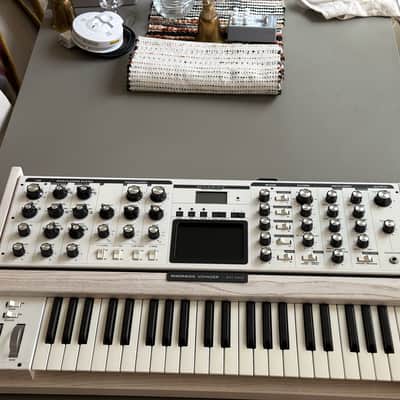 Moog Minimoog Performer Voyager - Limited Edition White 2013 - Limited Edition White image 9