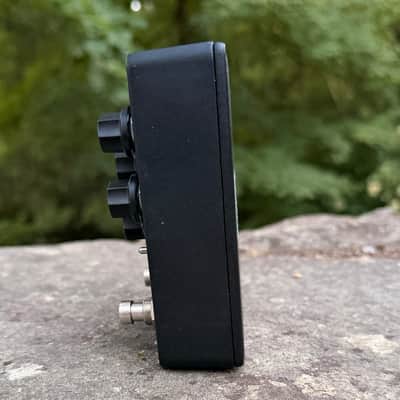 Keeley Caverns Reverb / Delay V2 - Black / Waves Limited Edition image 3