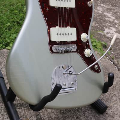 Fender American Vintage "Thin Skin" '65 Jazzmaster 2016 - 2018 - Inca Silver image 1
