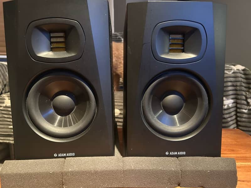 ADAM Audio T5v Pair