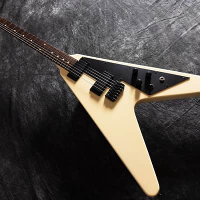 Schecter Japan PS-FV-FXD Flying V 2023 - Vintage White - EXCELLENT