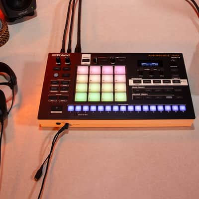 Roland Verselab MV-1 Song-Production-Studio / Arranger - Sampler - Synthesizer - Effects & Vocal FX engines image 3