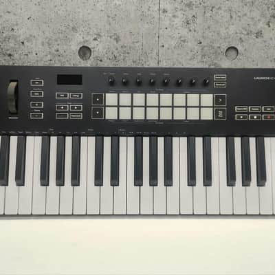 Yamaha Portasound PSS-680 MusicStation Vintage FM Synthesizer